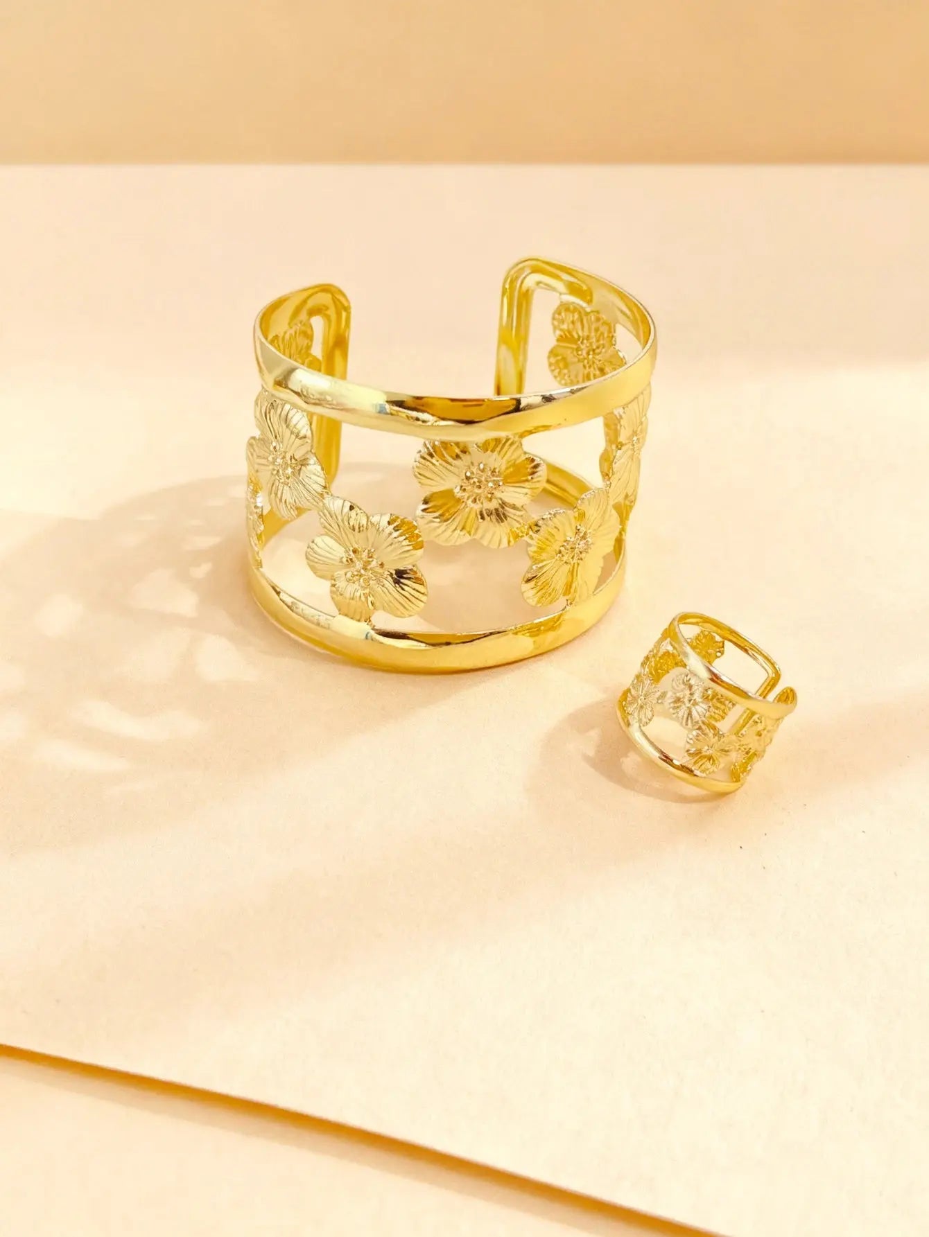 Elegant New Style Sweet and High-End Floral Fashion Adjustable Open-Ended Women's Bracelet and Ring Set theelegancejewellery