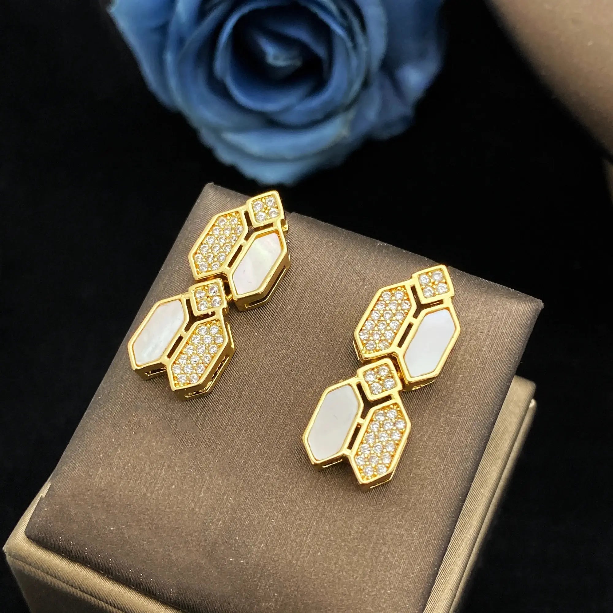 HOT  Jewelry Sets For Woman Wedding Parties Jewellery Necklace Earrings Rings Bracelets For Gift Plating18k With CZ White shell theelegancejewellery